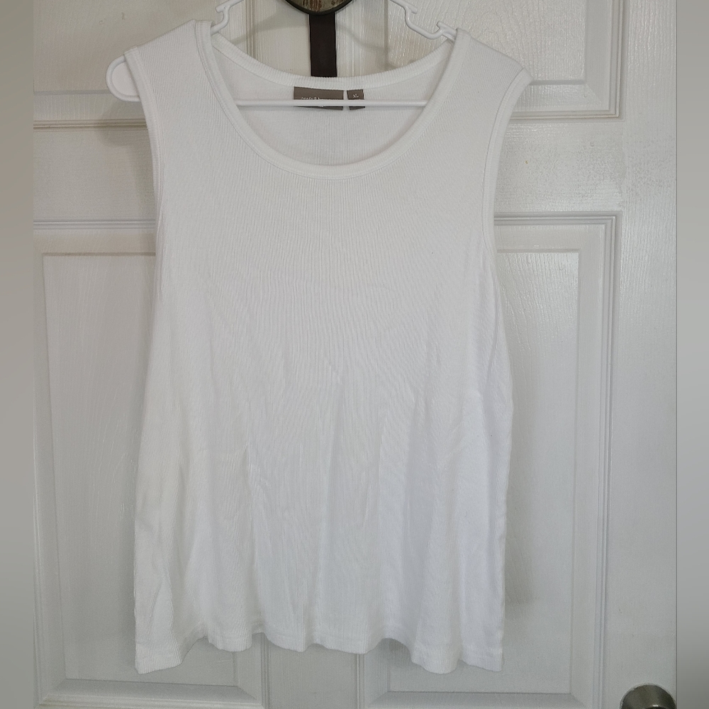 (808) Croft and Barrow Woman's Sleeveless Shell, Size: XL  Color: White